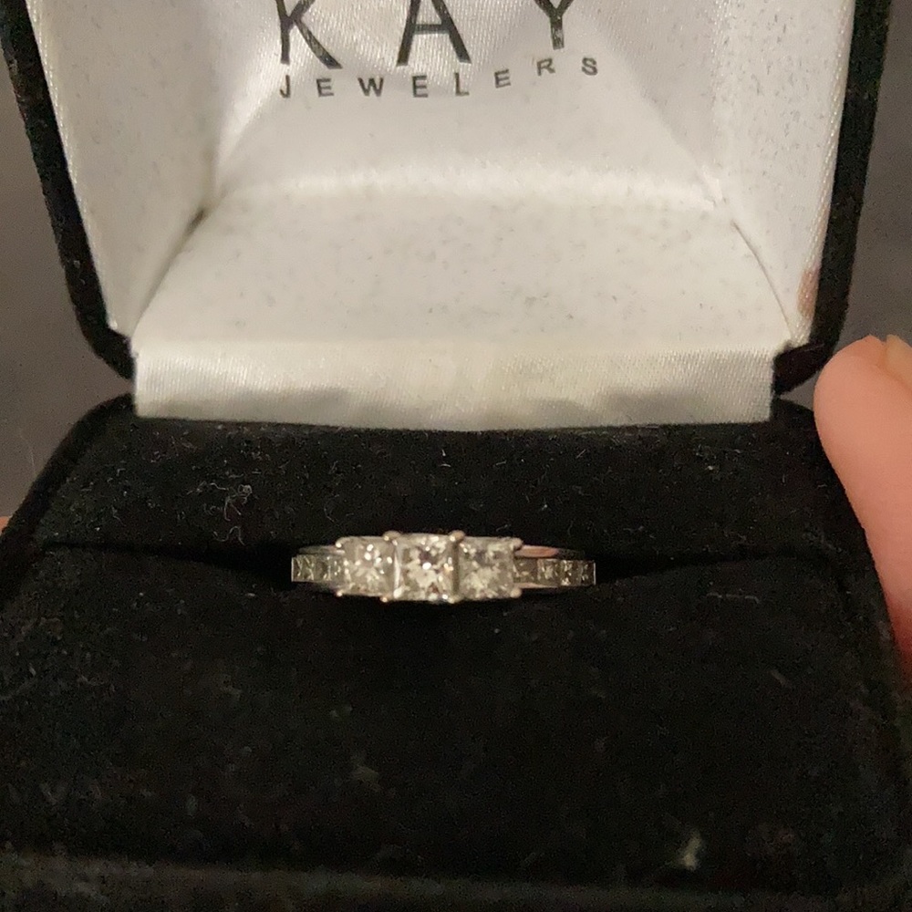 Zales 1 cute 10KWG Princess Cut 3 Stone Ring